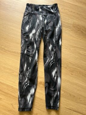 all in motion Black & Gray Abstract Brushstroke Leggings